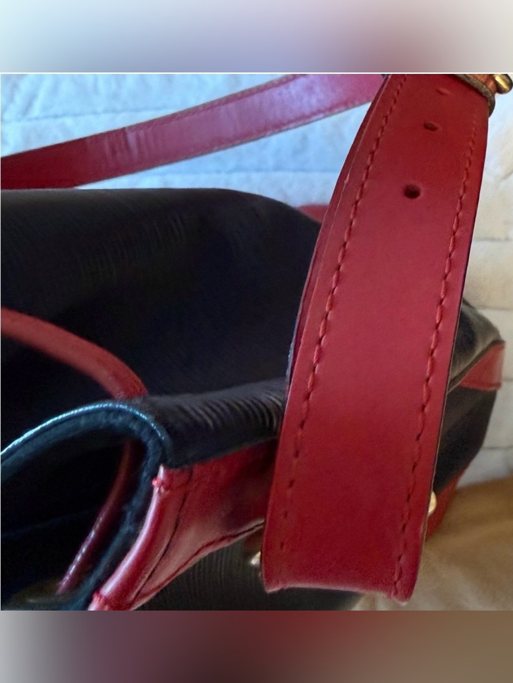 Authentic Louis Vuitton bucket-style shoulder bag Epi leather with red trim. - Picture 5 of 16